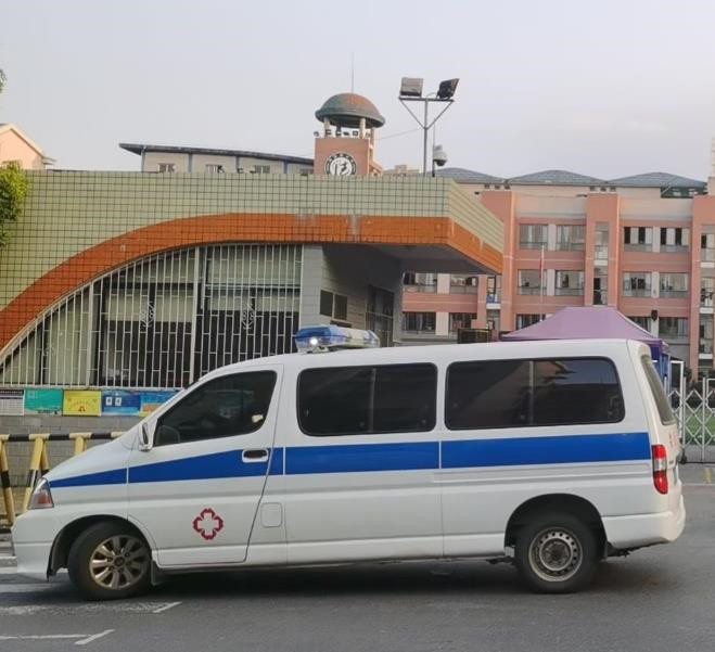 浦北救护车出租护送骨折病人一公里多少钱